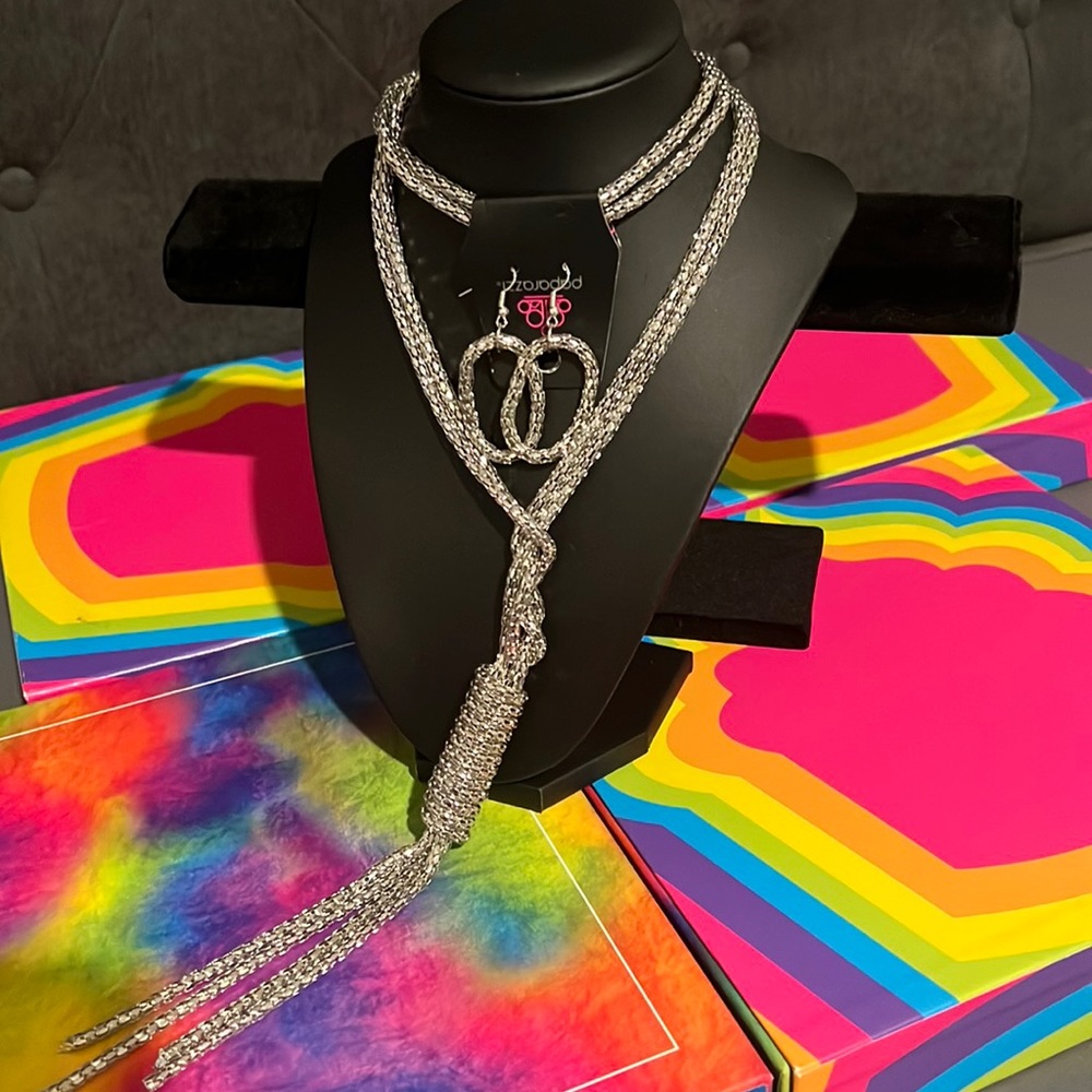 Paparazzi Boom Boom Knock You Out -
Silver Rope Necklace with matching earrings